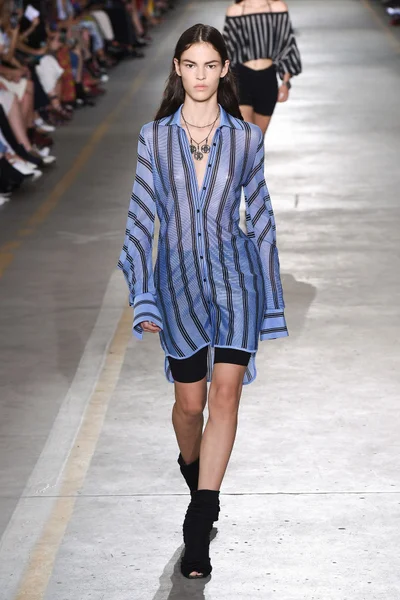 Look 11